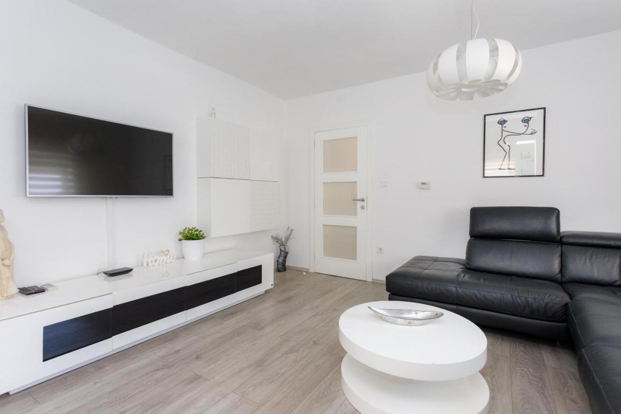 Apartman Laura Крк Екстер'єр фото