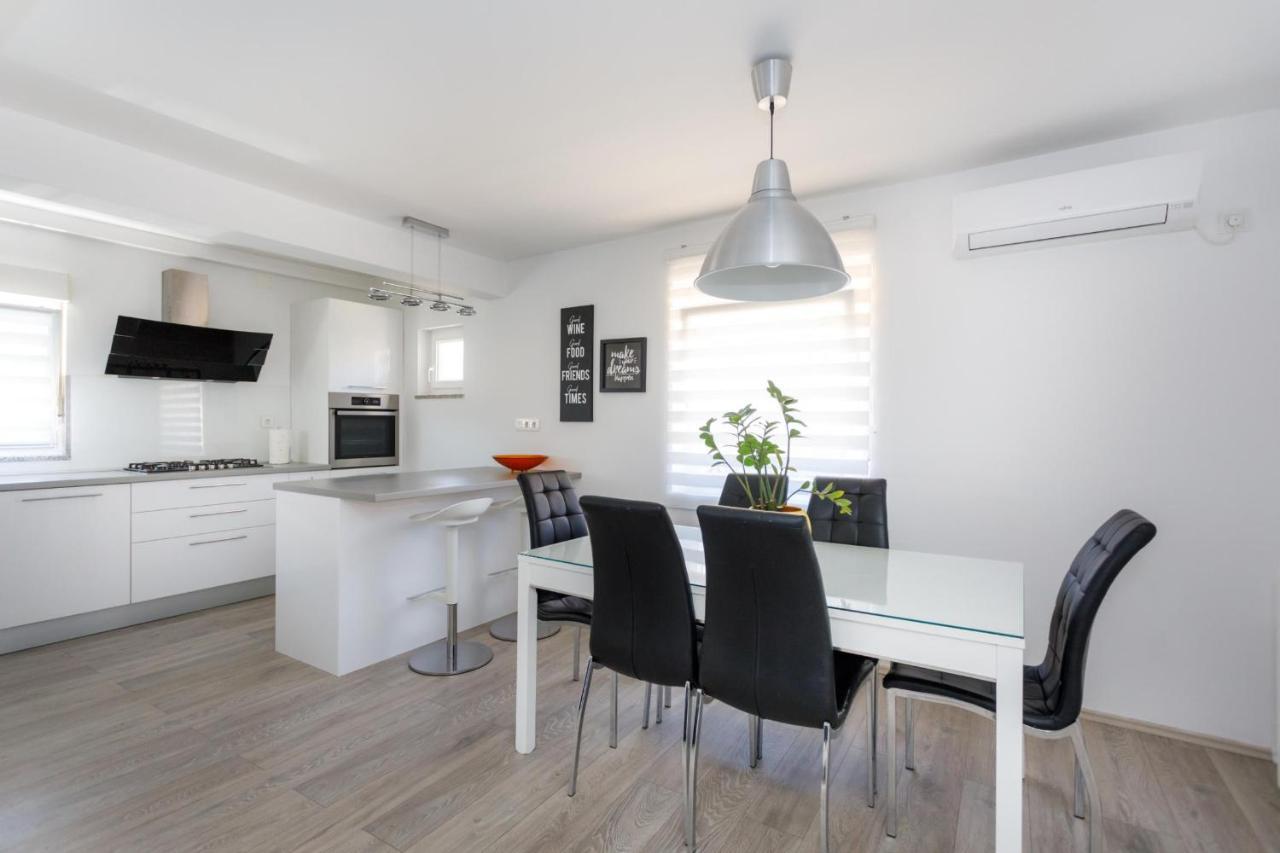 Apartman Laura Крк Екстер'єр фото