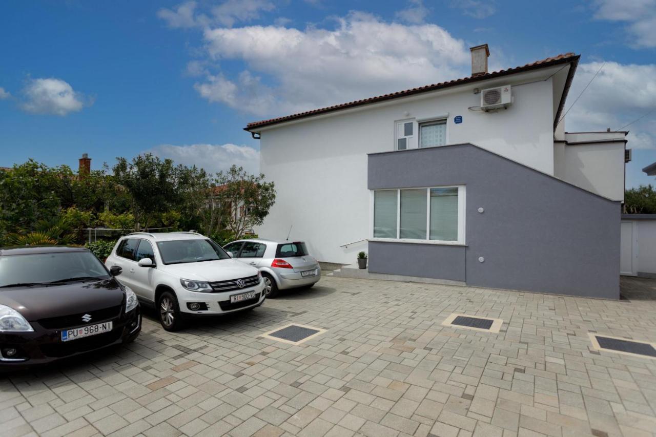 Apartman Laura Крк Екстер'єр фото