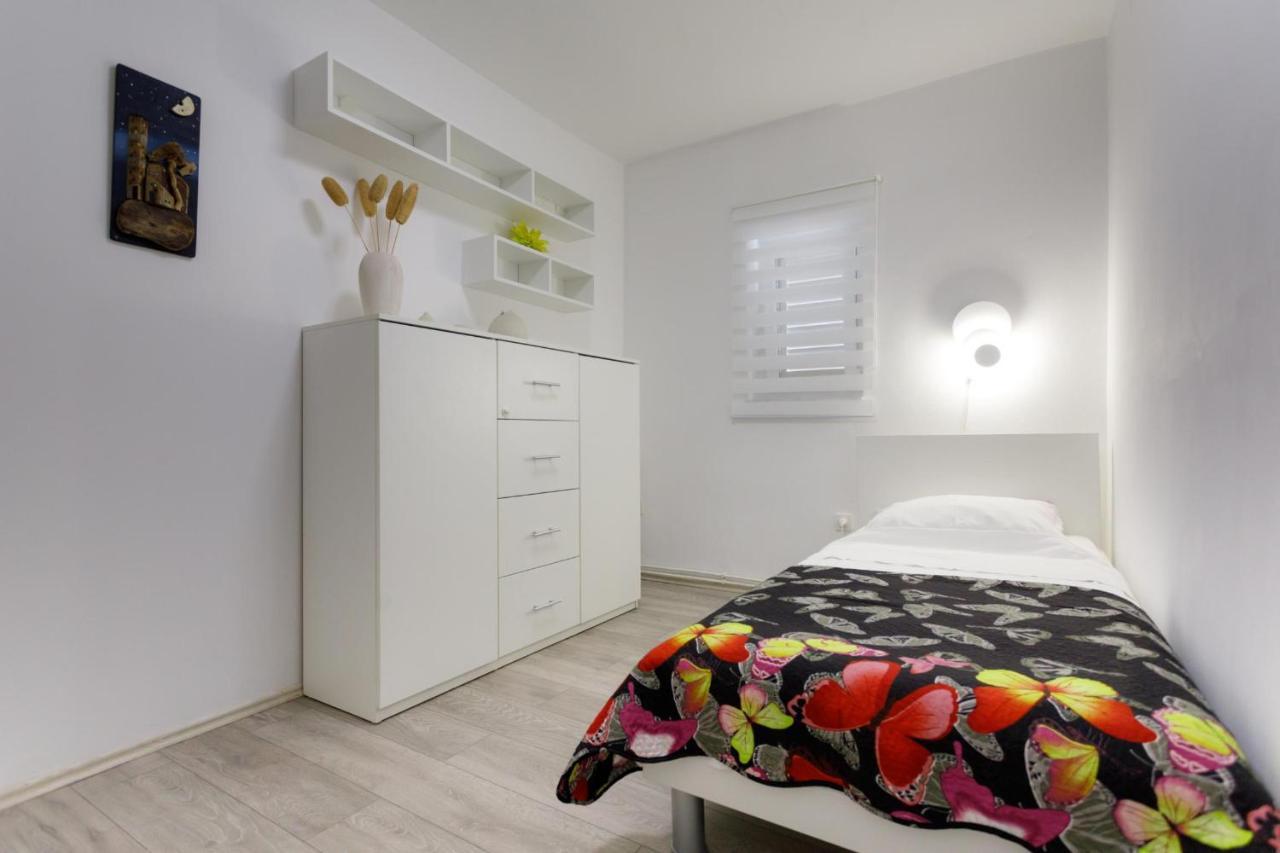 Apartman Laura Крк Екстер'єр фото