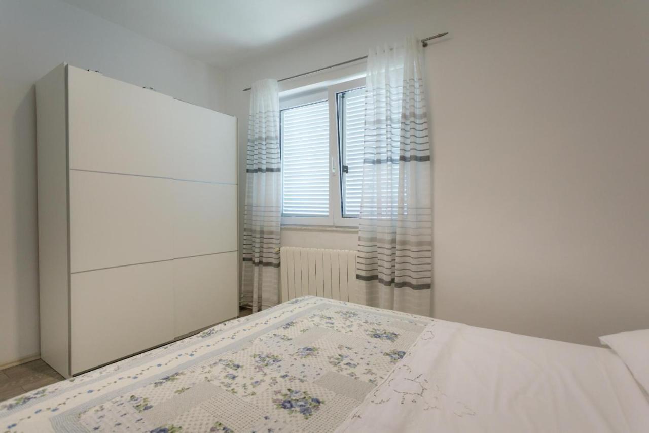 Apartman Laura Крк Екстер'єр фото