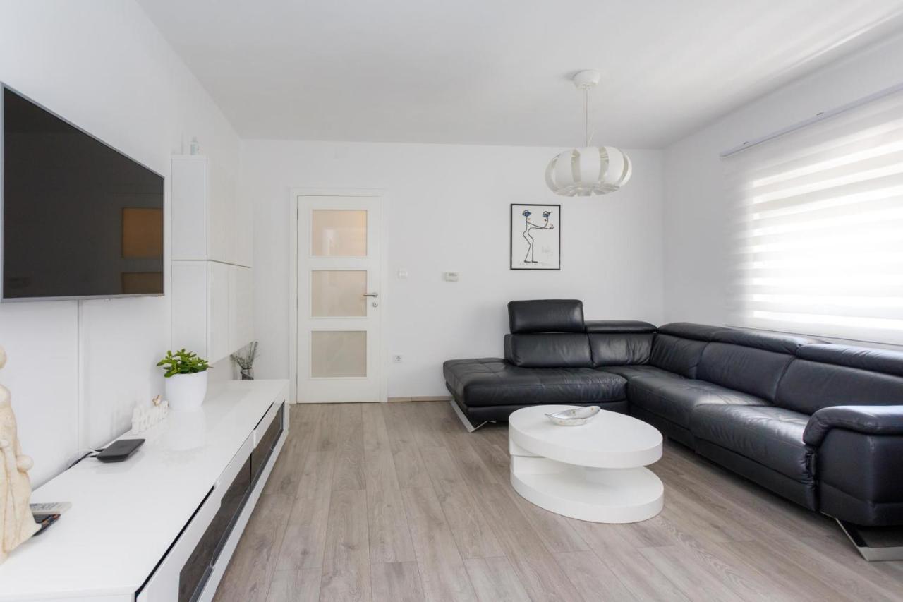 Apartman Laura Крк Екстер'єр фото