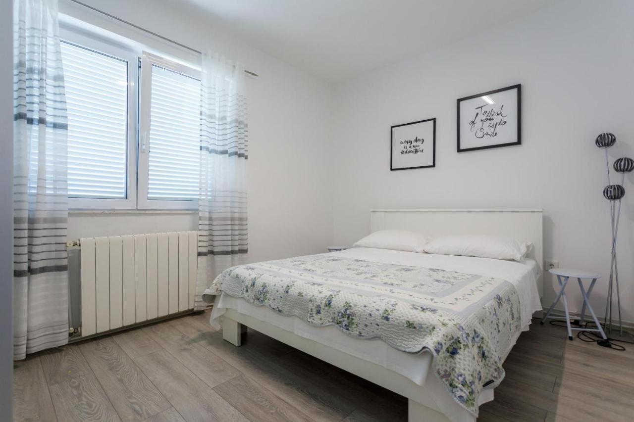 Apartman Laura Крк Екстер'єр фото