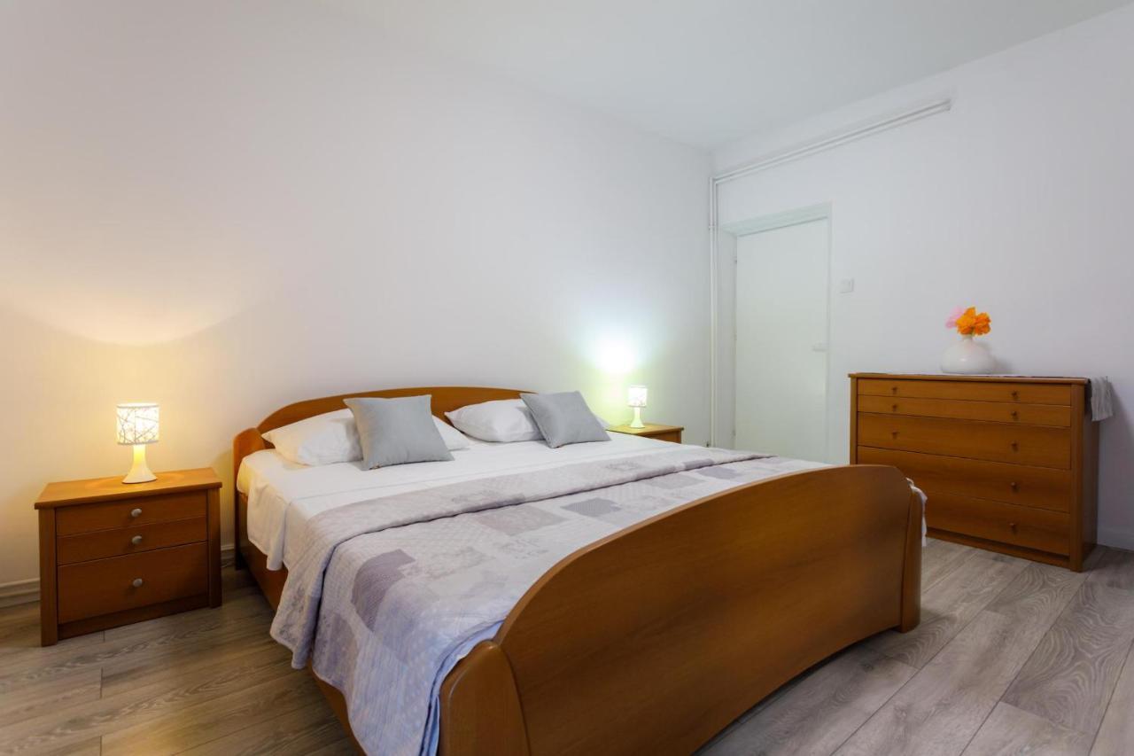Apartman Laura Крк Екстер'єр фото